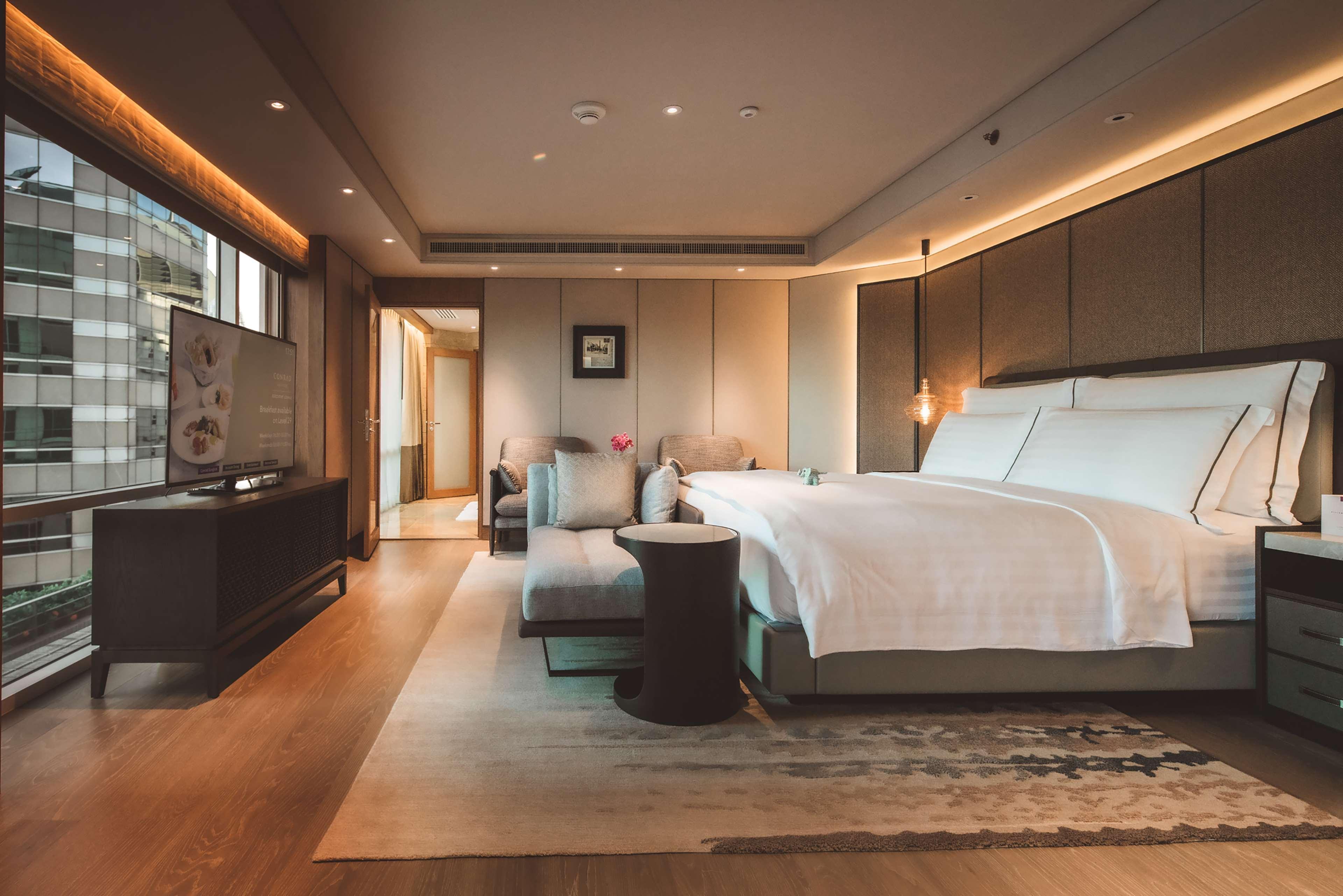 Hotel Conrad Bangkok Exterior foto A bedroom at The Hari