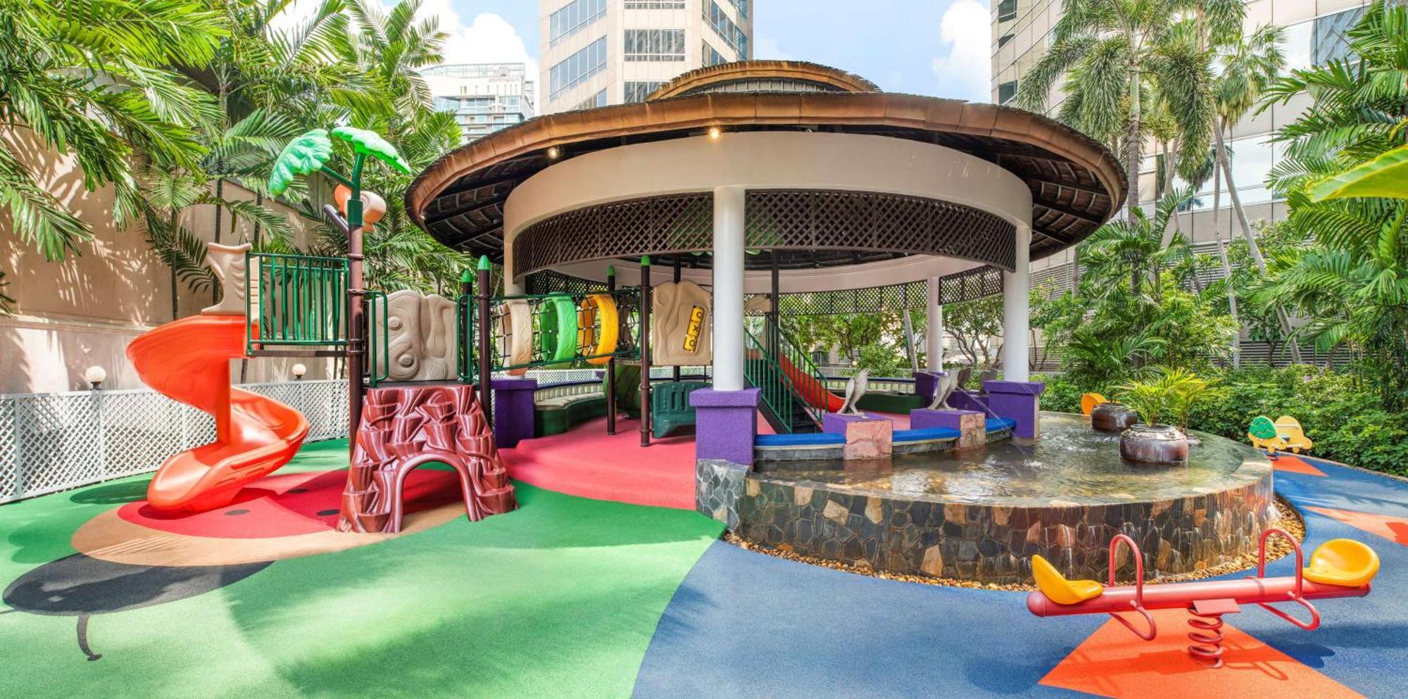 Hotel Conrad Bangkok Exterior foto Playground