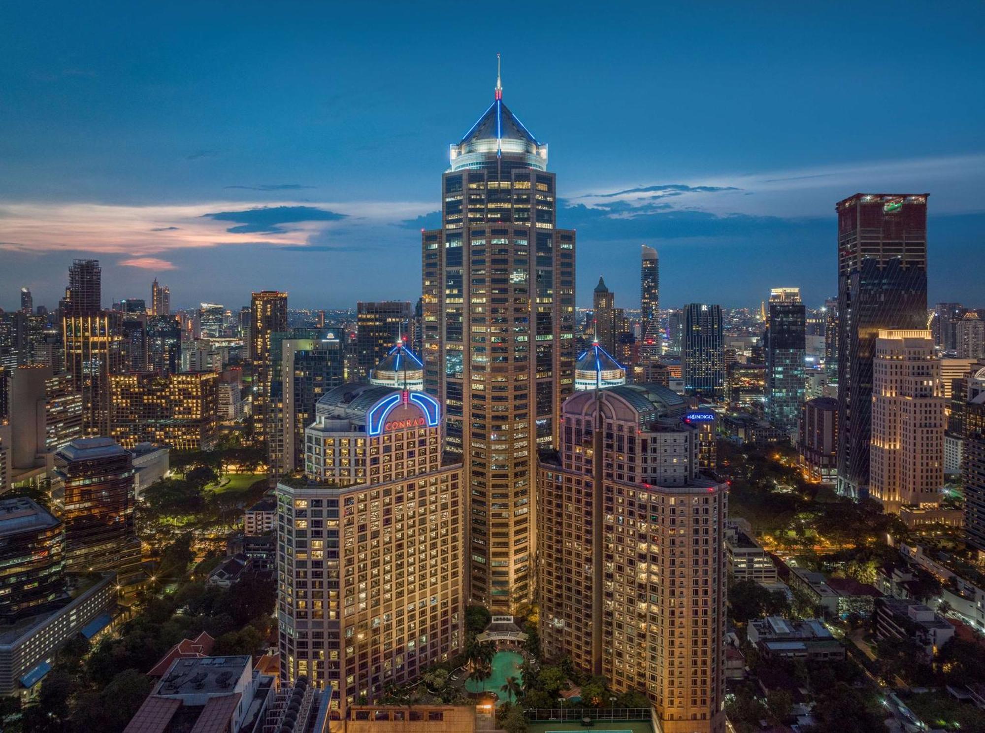 Hotel Conrad Bangkok Exterior foto The Empire at dusk