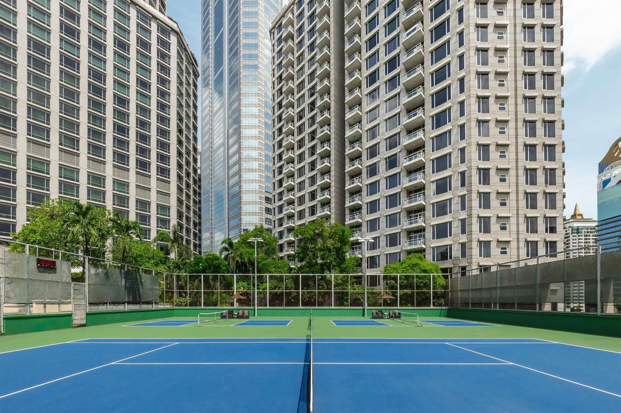 Hotel Conrad Bangkok Exterior foto Tennis Courts