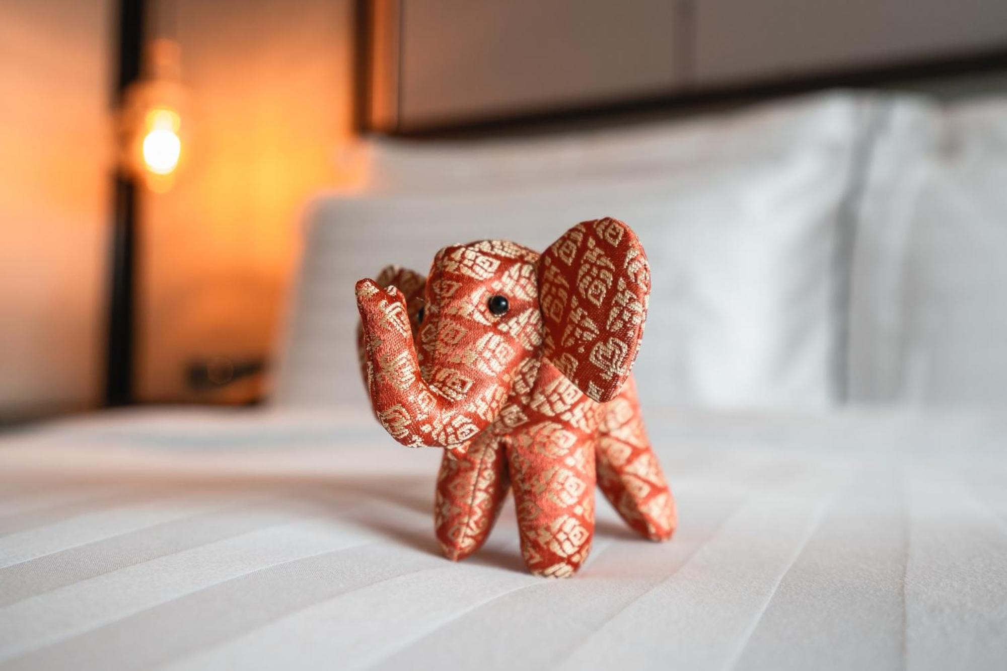Hotel Conrad Bangkok Exterior foto The elephant toy
